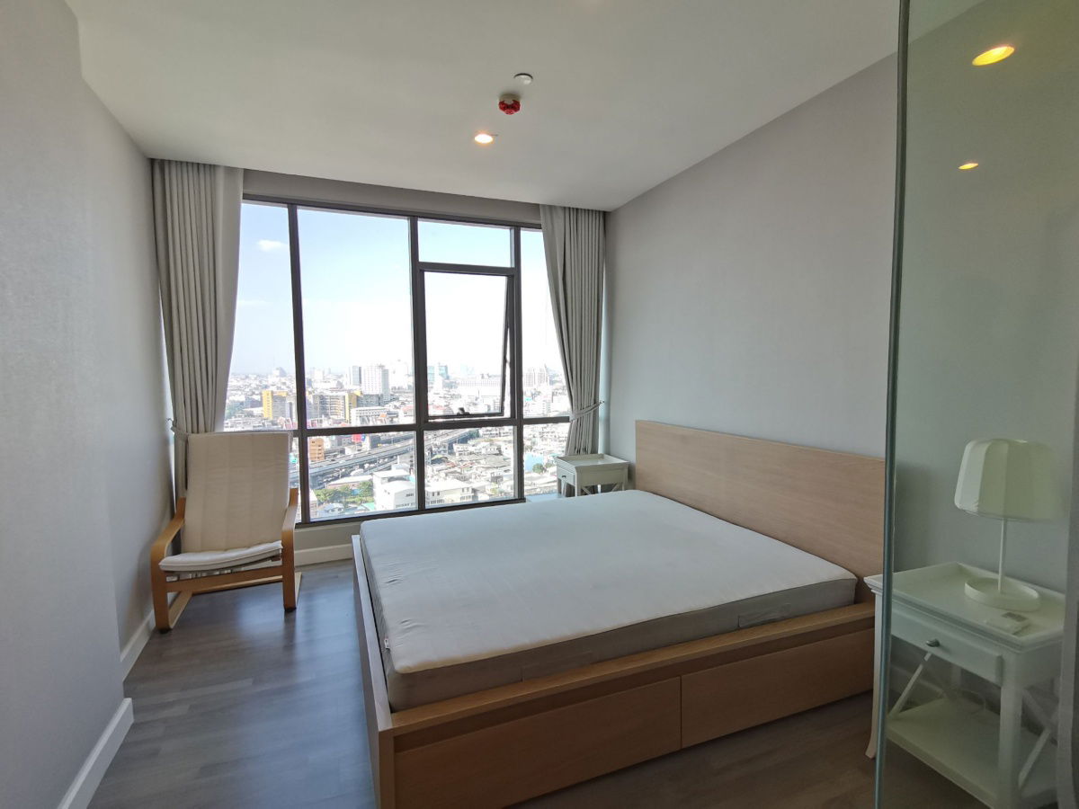 The Room Rama4, A spacious 1 bedroom with 45sqm. Special price offerred. Ready to move in