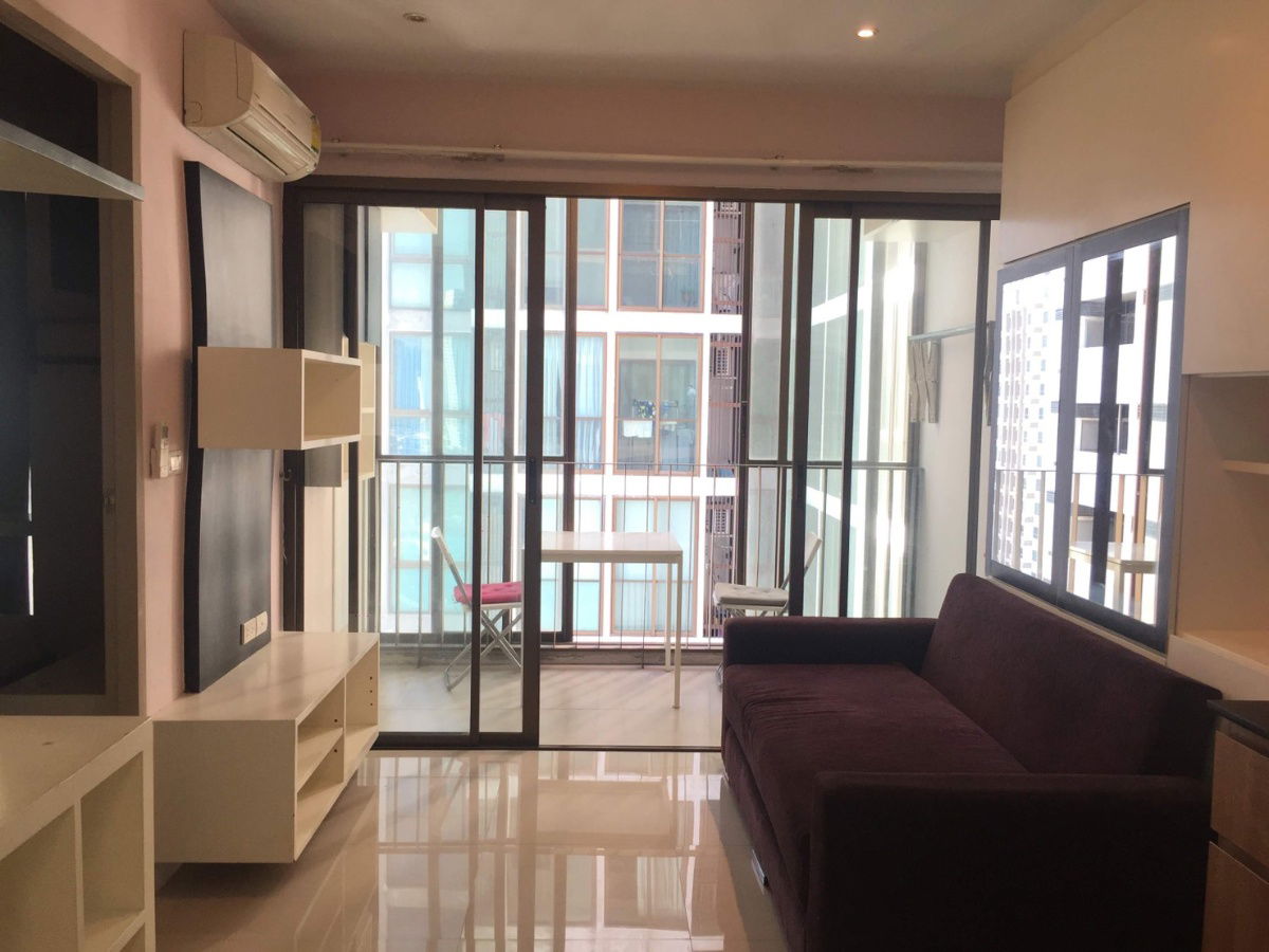 for Rent Ideo Sathorn Taksin. 1bed 36sq.m.  Line id: @pfagent