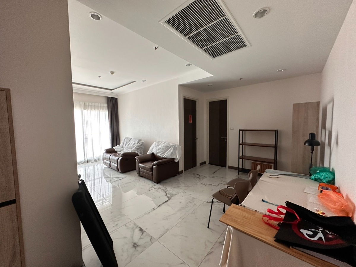 for rent Supalai Elite Surawong. 1bed 60sqm. Line id: @pfagent