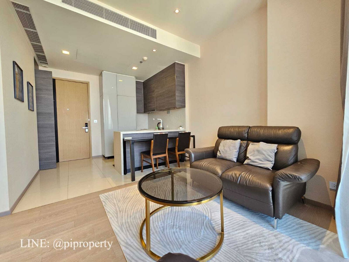 Fully furnished unit in Esse Asoke for rent. Top location with a open view in the heart of Bangkok. BTS & MRT two systems accessing エッセ アソークの賃貸物件。