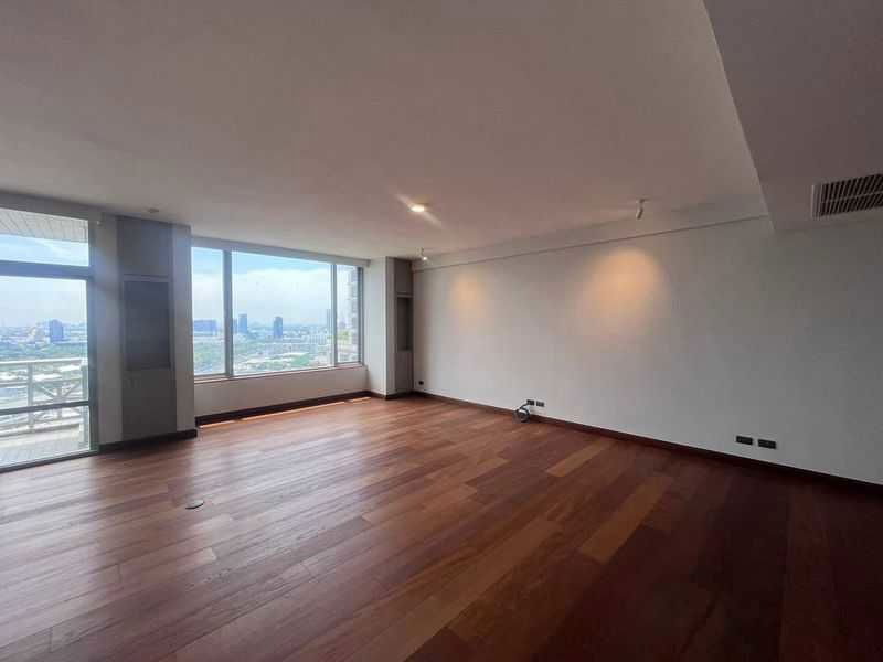 LTHC12300 – All Season Mansion FOR RENT Size 201.38 sqm. 3 beds 4 baths Near BTS Phloen Chit Station ONLY 120K/Month