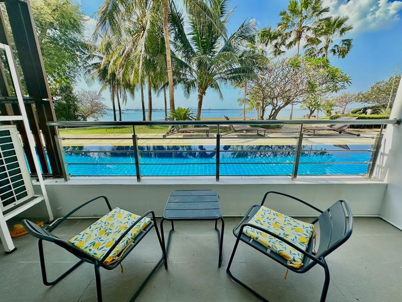 For rent Sriracha Condo Golden Coast Phase 1, beautiful room, fully furnished, move in Ready