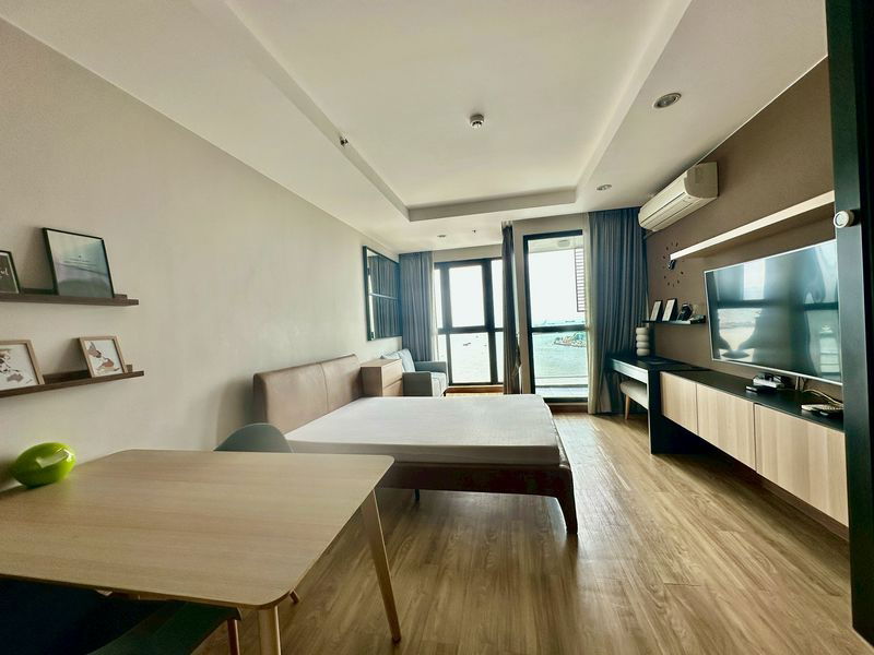 Sriracha Condo for rent, Ladda Plus, great price, beautiful room, high floor, move in Ready