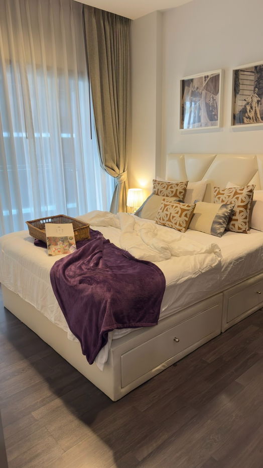 For Rent  🏢✨ The line Asoke-ratchada Near MRT Rama9 Interested, add Line @255ghzjq. Add @ too. ꔛ