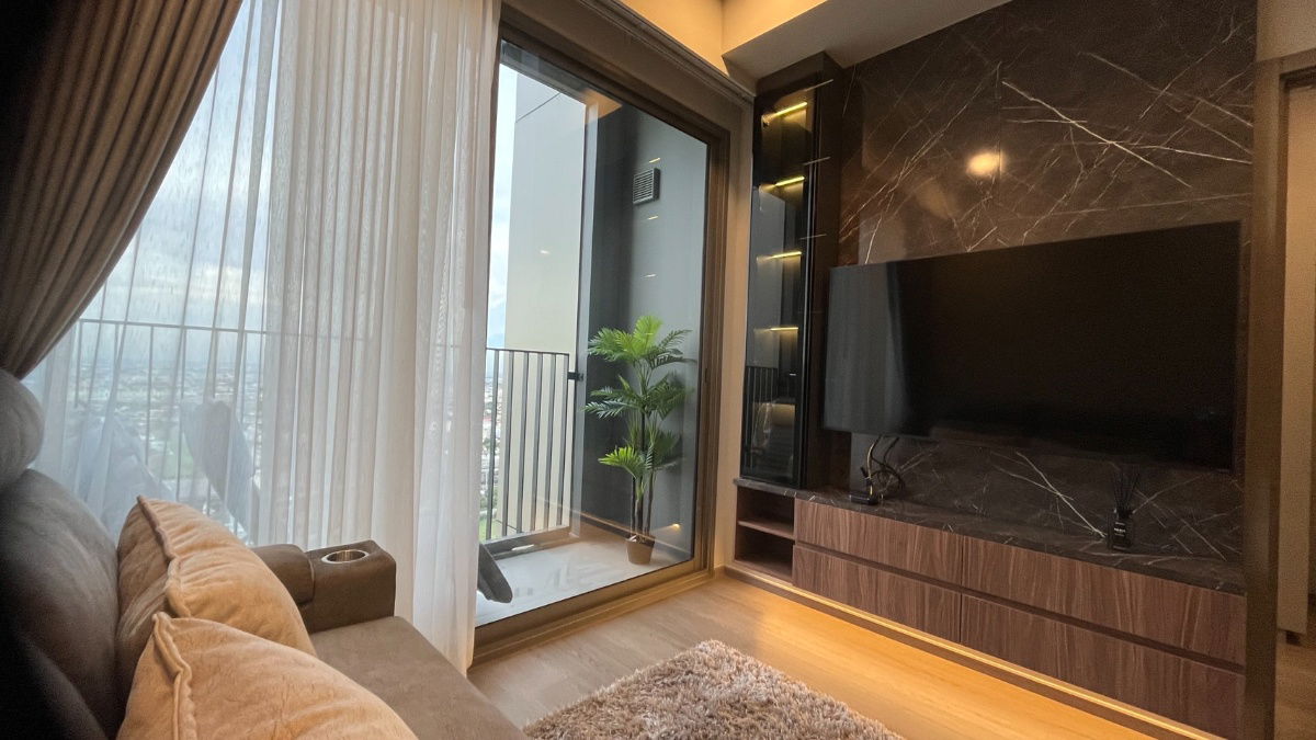 30,000 baht/month 1/1 bed Whizdom the Forestias Bangna