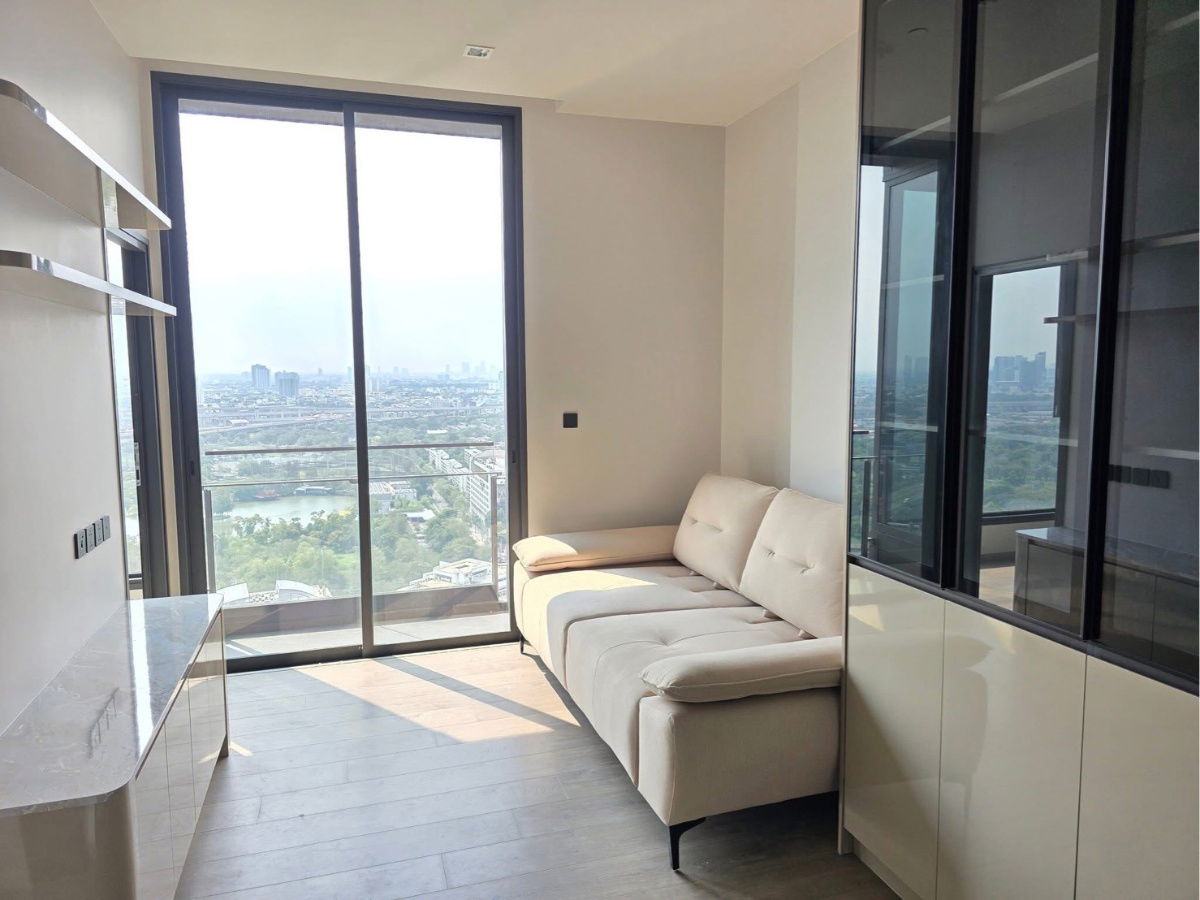 The Crest Park                  Residences