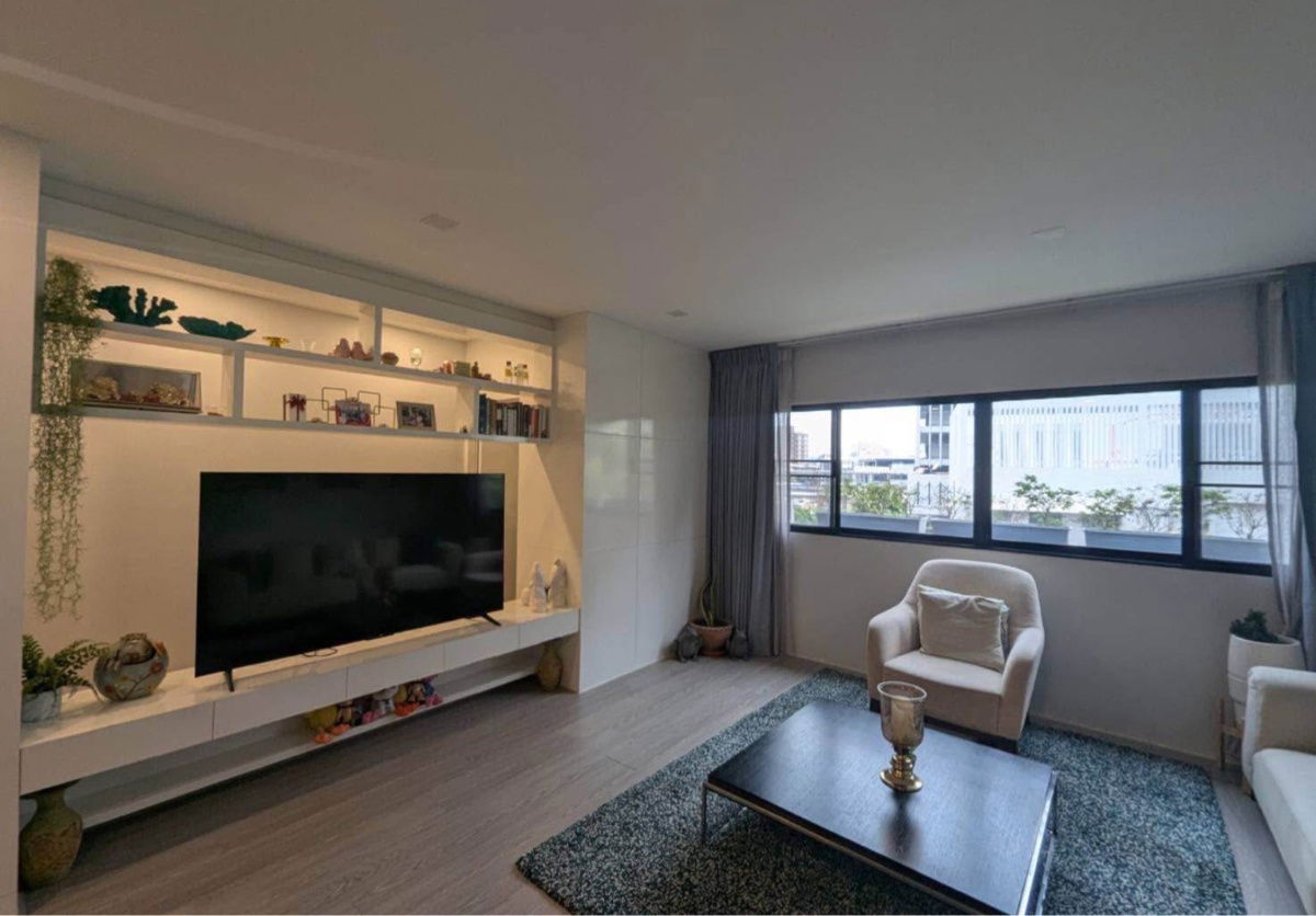 Somkid                     Place