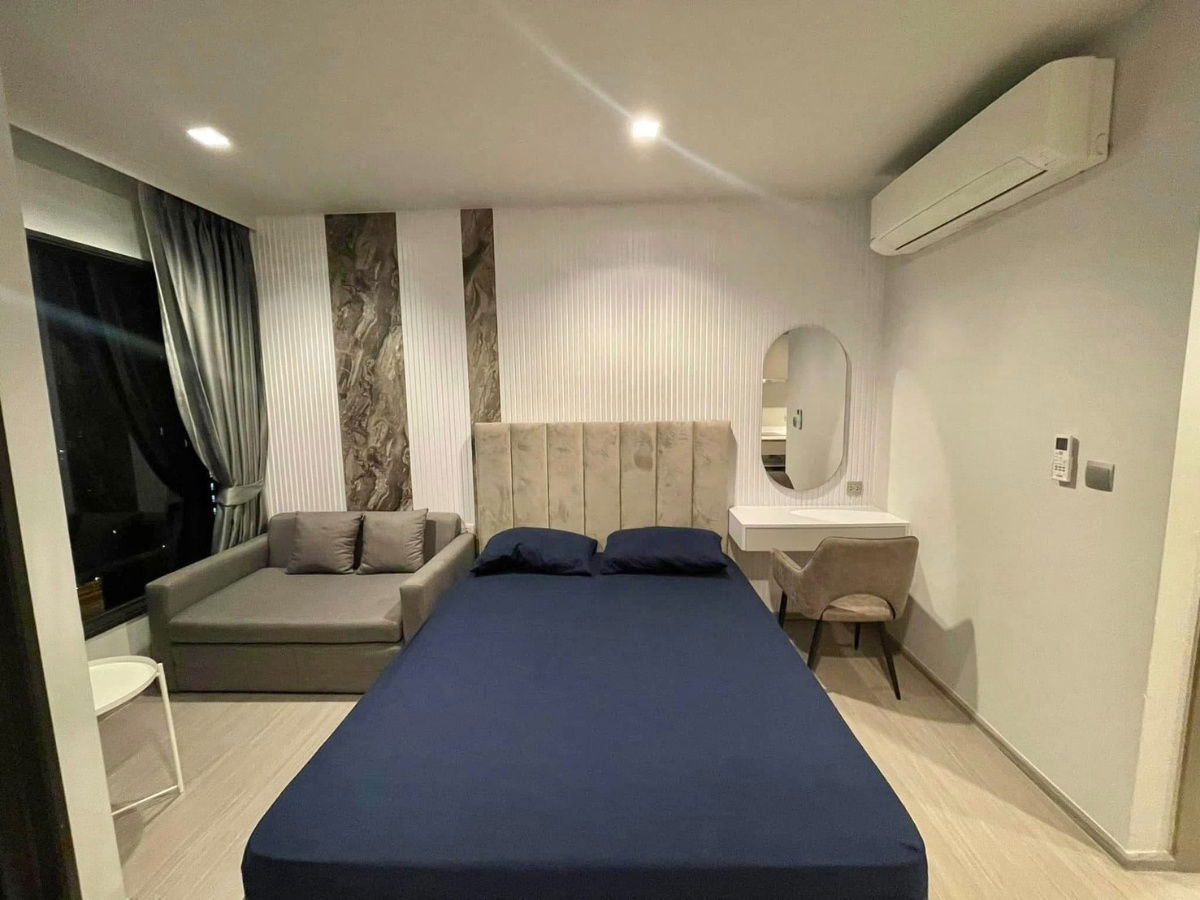 *** 出租公寓 : Life Asoke-Rama 9 Studio 高楼层 家具齐全 内置家具 靠近 MRT Rama9 ***