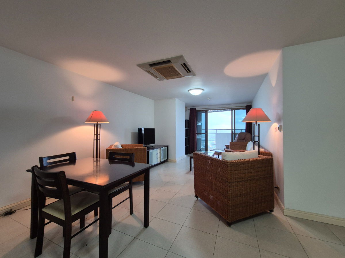 Fully furnished room for rent , near ARL and MRT Huamak station