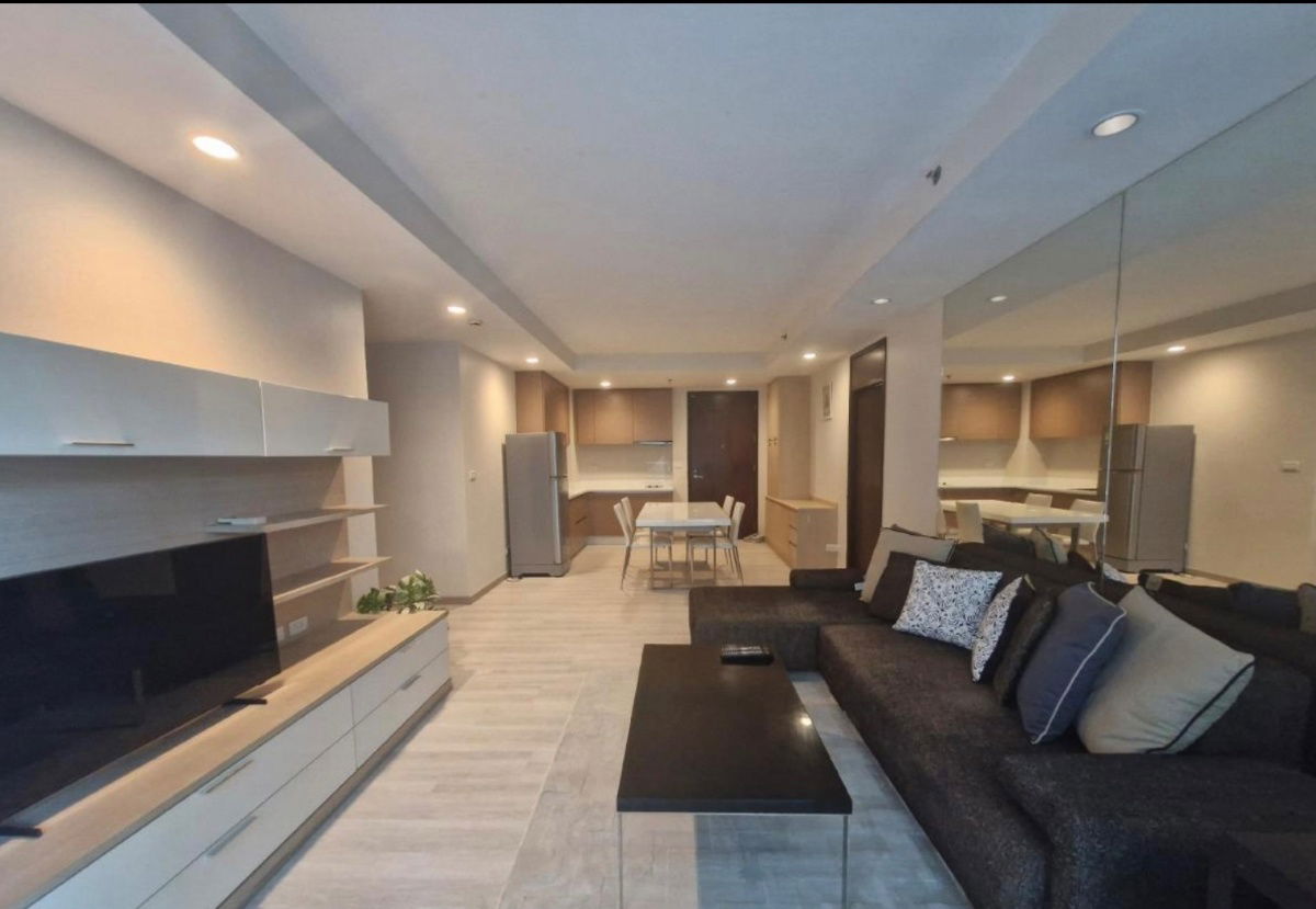 rent: The Ratchadamri 2 bedrooms, beautiful, ready to move in, very good location, near BTS Ratchadamri. Interested, add Line @841qqlnr