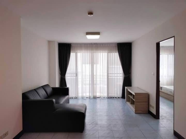 Sathorn                        Place