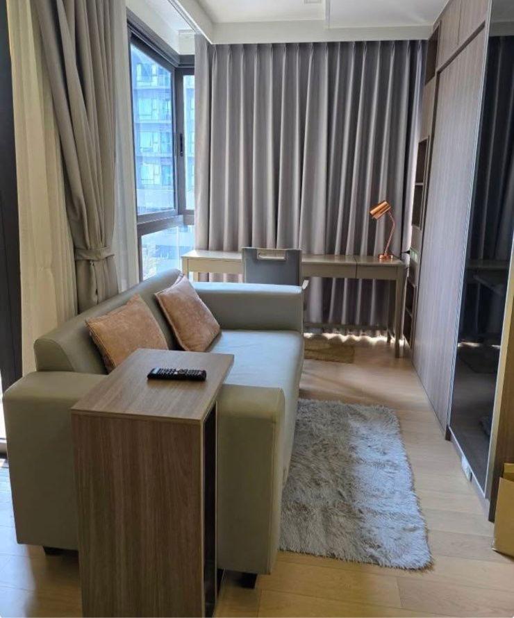 Urbitia                       Thong Lo