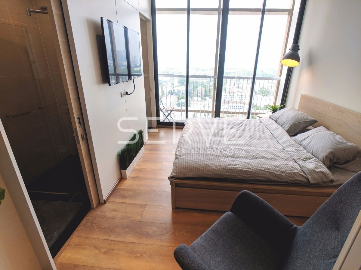 Studio 29.74 sq.m. High Fl. 20+ Good Location Shuttle bus to BTS Phrom Phong 650 m at Park 24 or Park Origin Phrom Phong Condo / For Rent