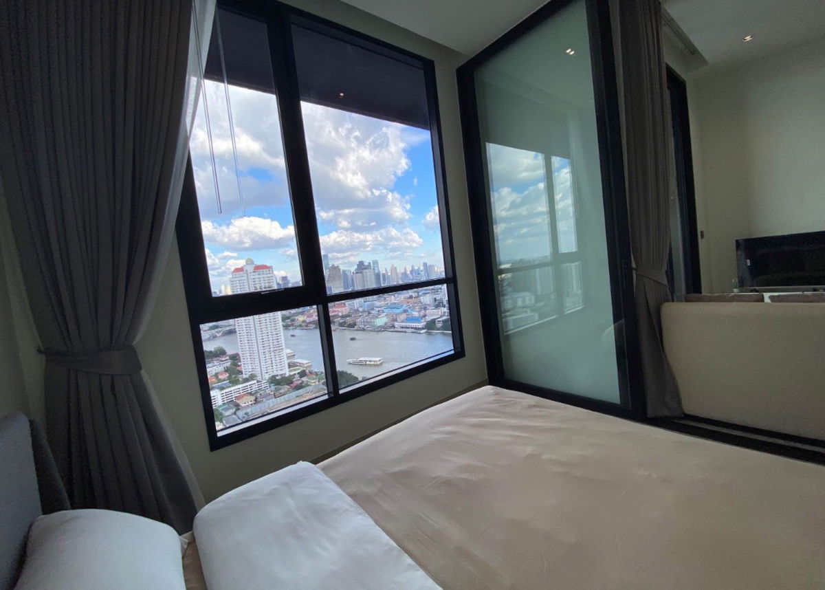 Chapter Charoennakhon - Riverside