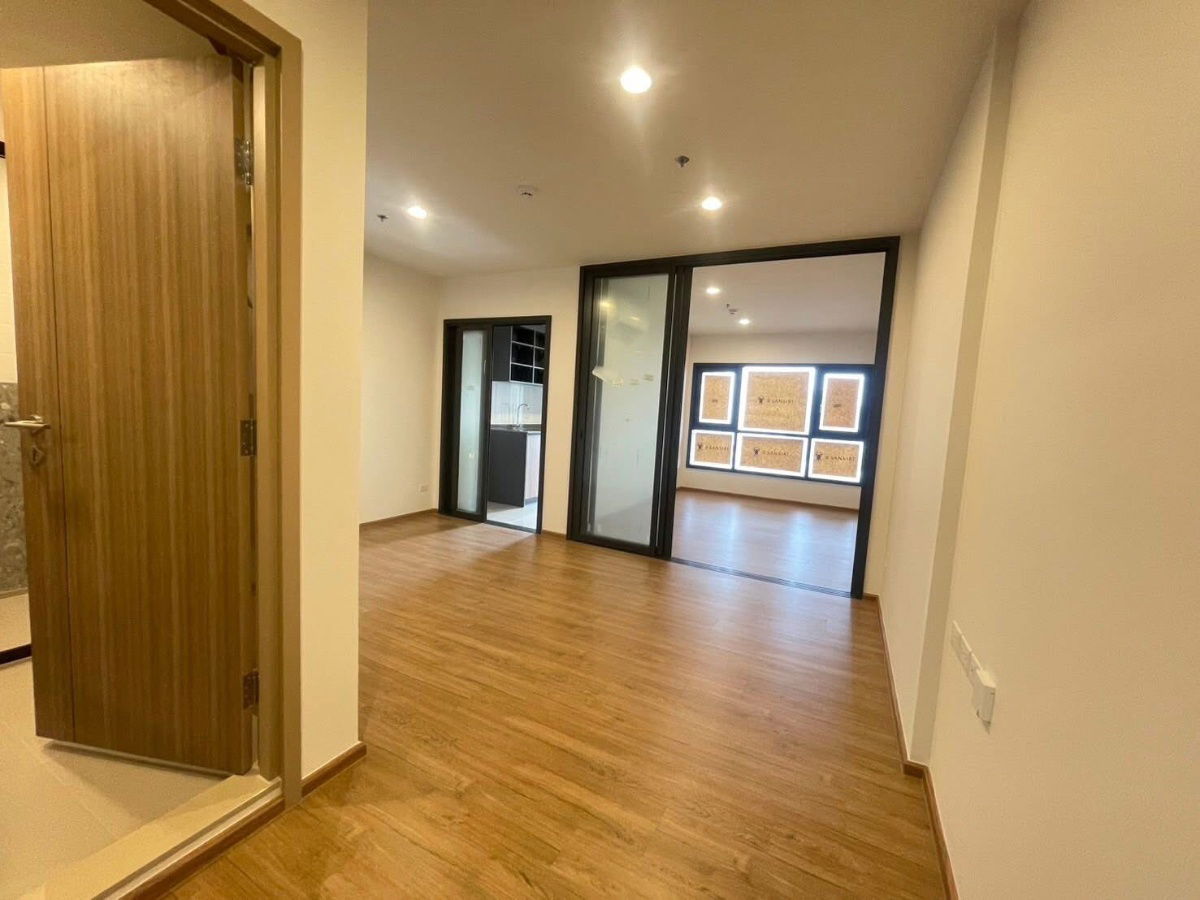 THE LINE VIBE                Phahonyothin