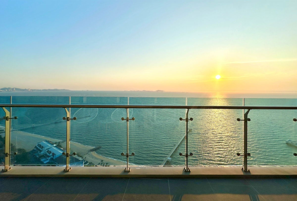 🌴 Luxury Beachfront Condo for Rent | The Symphony – Bang Phra, Sriracha : 3 Bed 2 bath 122 sqm 35 floor