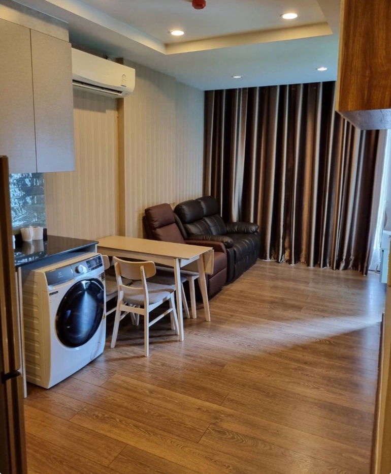 The Unique Ekamai              -Ramintra