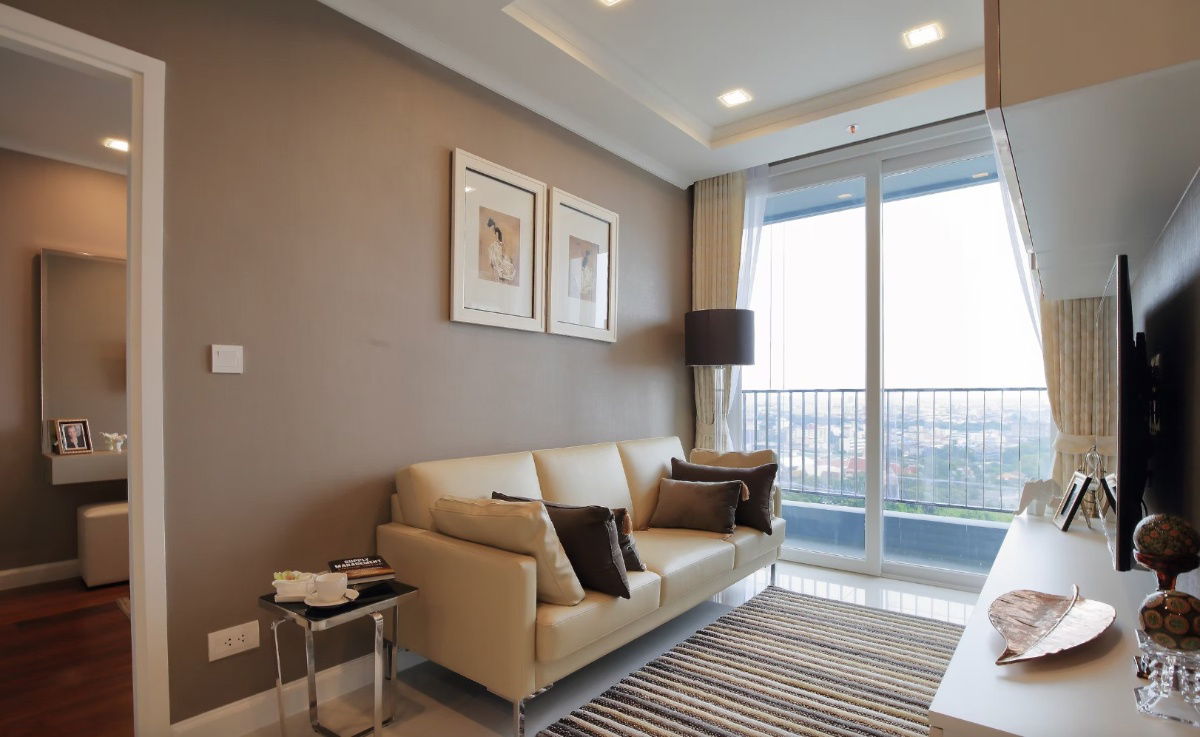 2 bedroom condo, The Metropolis Samrong Interchange, corner room, garden view, swimming pool, next to BTS Samrong 0 meters, very complete common area