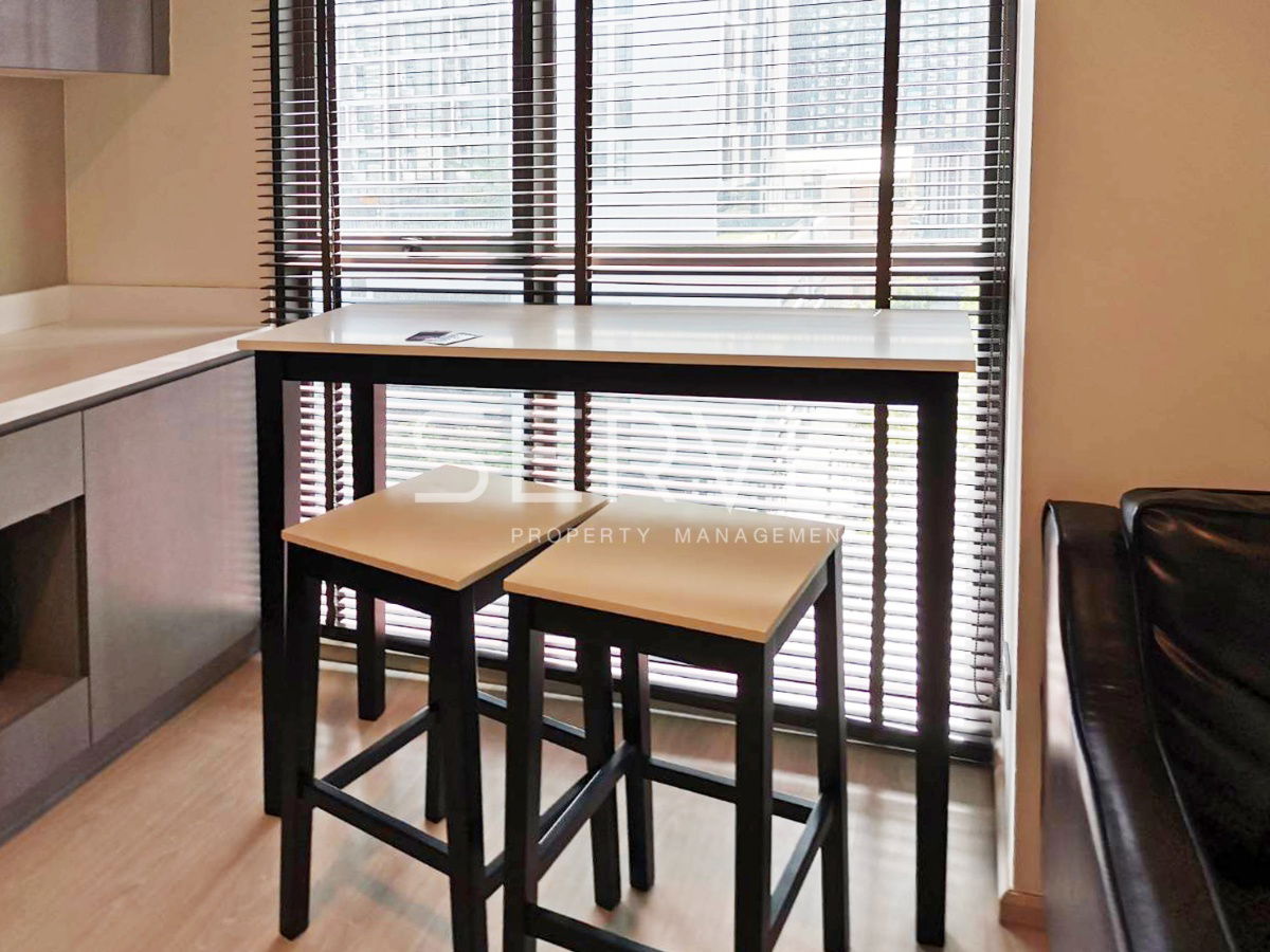 Corner unit 1 Bed  Large Room Condo High Rise Good Location MRT Phra Ram 9  350 m. @ Rhythm Asoke 2