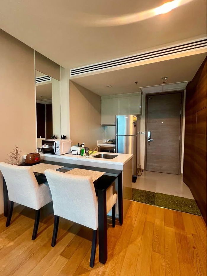 လိပ်စာကတော့ Sathorn ဖြစ်ပါတယ်။