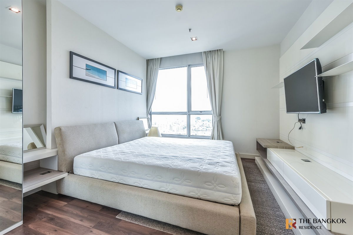 The Room Sathorn-Taksin near BTS Phonimit The Privilege of Luxury in an Economic Hub Location