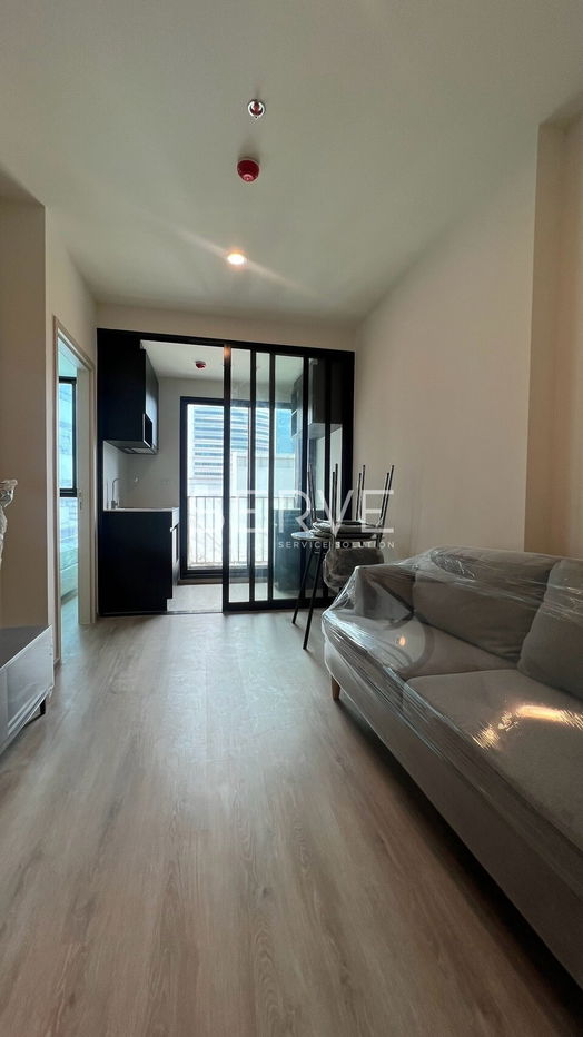 1 Bed 1 Bath Nice Room City View New Condo Good Location MRT Phra Ram 9  220 m. @ NUE District R9
