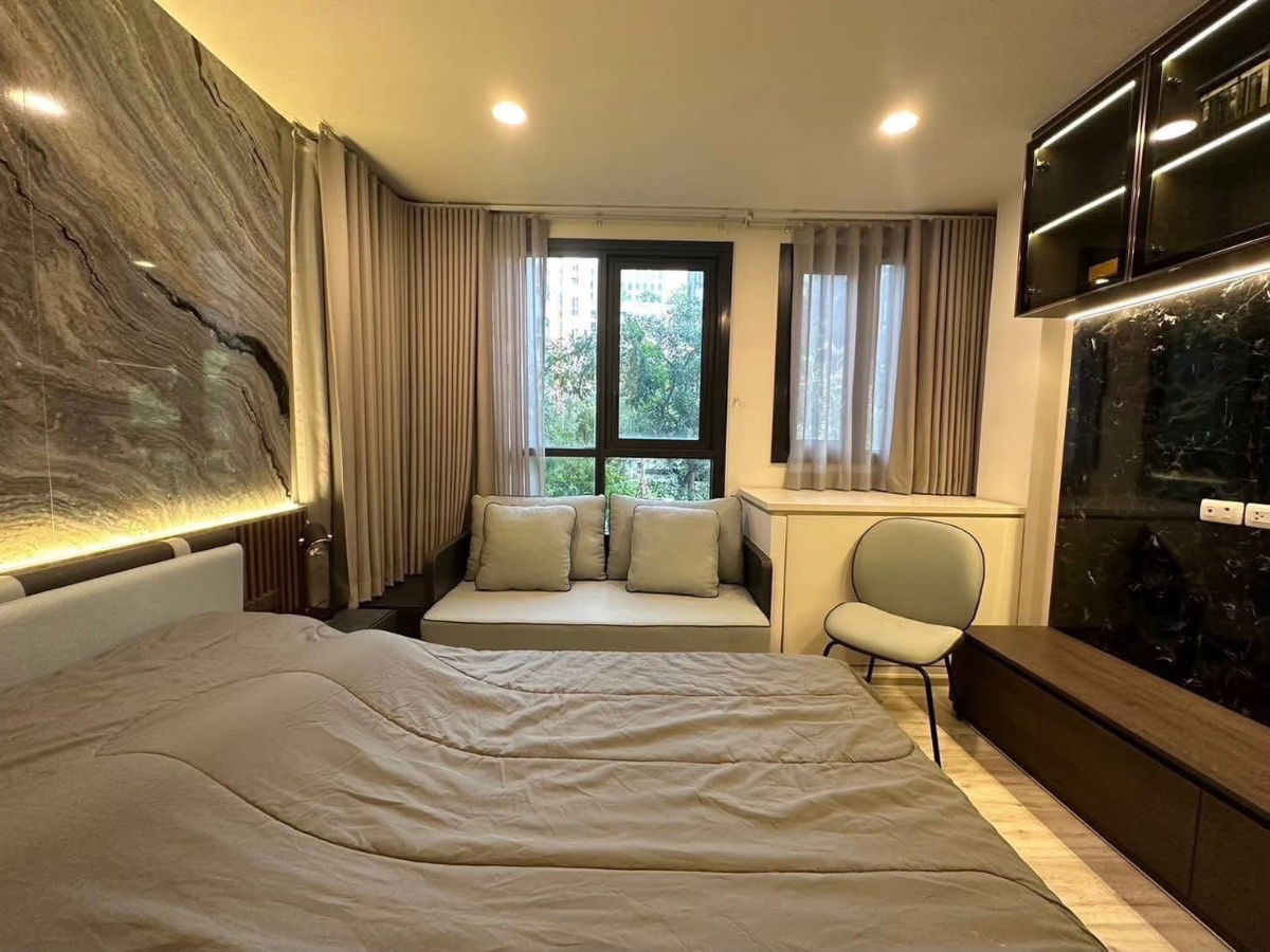 P982 Condo for rent XT Huaikwang, near MRT Huai Khwang, beautiful room, fully furnished, special price, ready to move in.