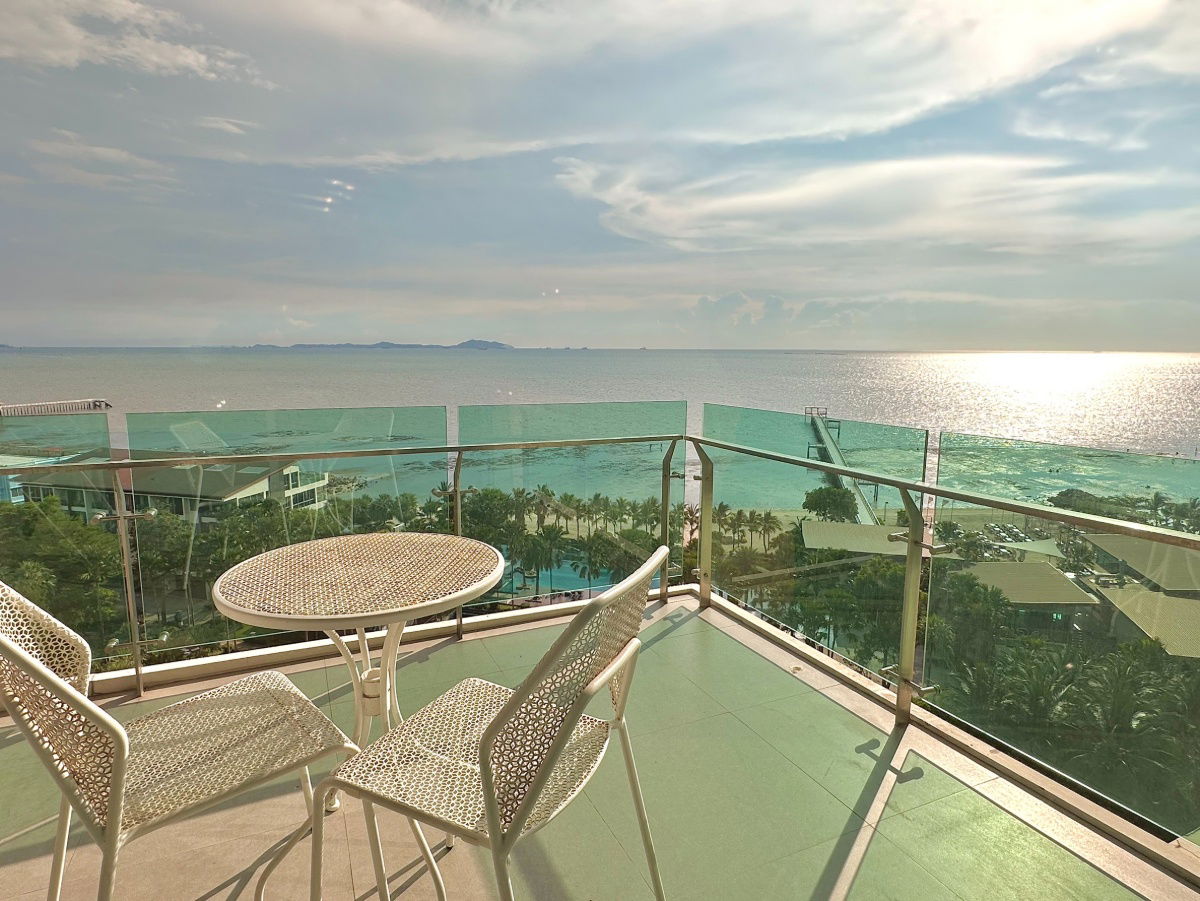 UK01-238 For rent Casalunar Paradiso Condo ,Chonburi Near Sriracha | Beachfront condo, Sea view : 1 bedroom, 62 sq m.,10 floor, 25,000 baht/month