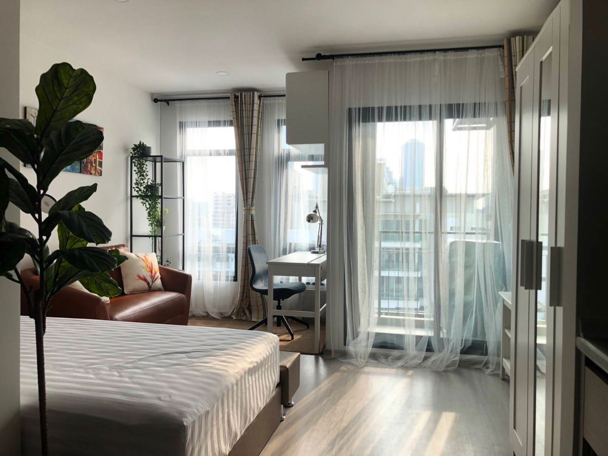 P1003 Condo for rent Aspire Asoke-Ratchada, beautifully decorated room, fully furnished, washing machine, super special price, ready to move in.