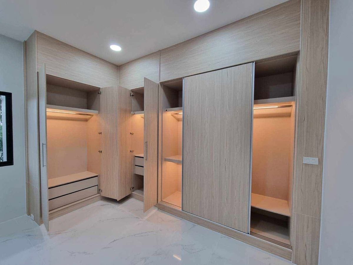 Noble Revolve Ratchada 2     2 bedrooms, 2 bathrooms  53 sq m  6th floor