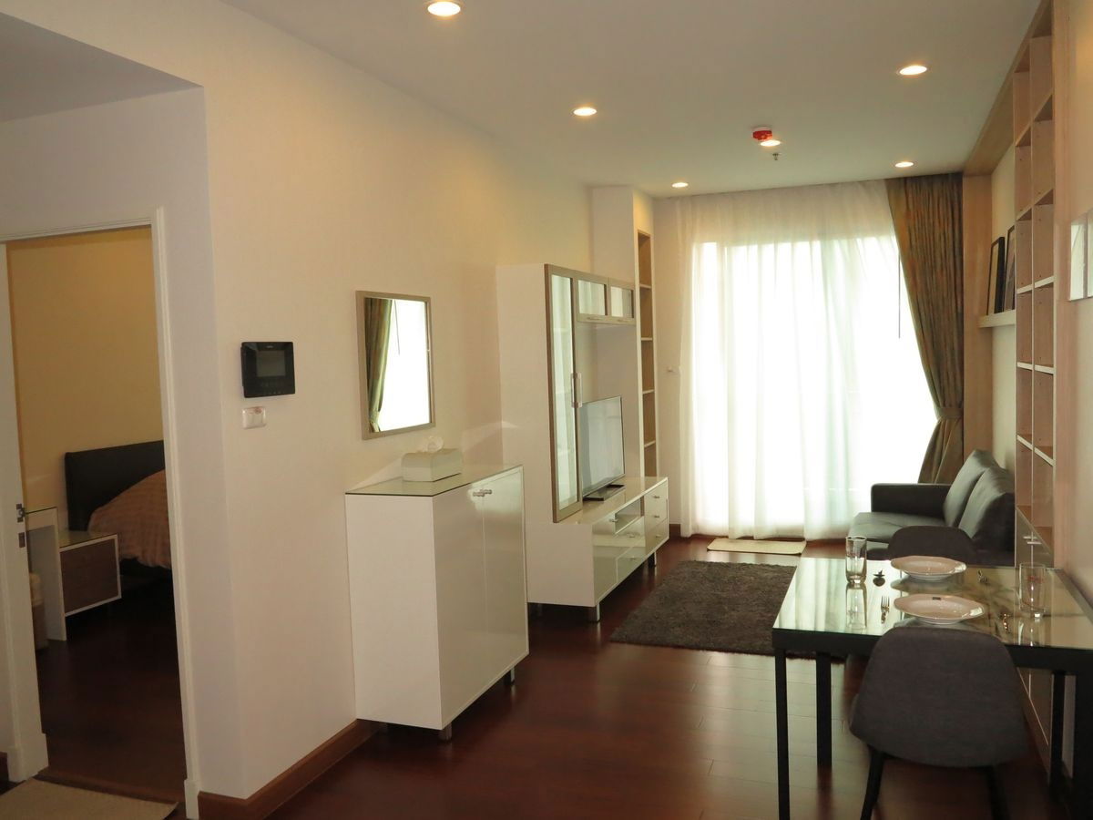 Supalai Lite Sathorn - Charoenrat   1 bedroom, 1 bathroom Living room 29th floor