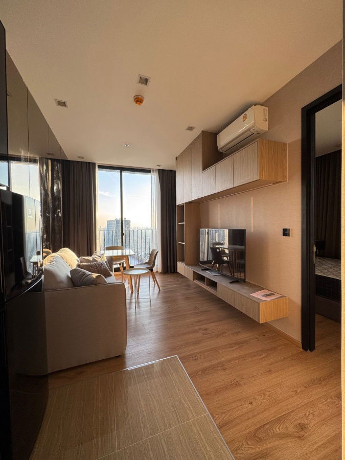 Noble Around Ari    Location: 90 meters from Ari BTS  Size: 45 sq.m.  2 bedrooms, 1 bathroom  Floor: 37  Corner room