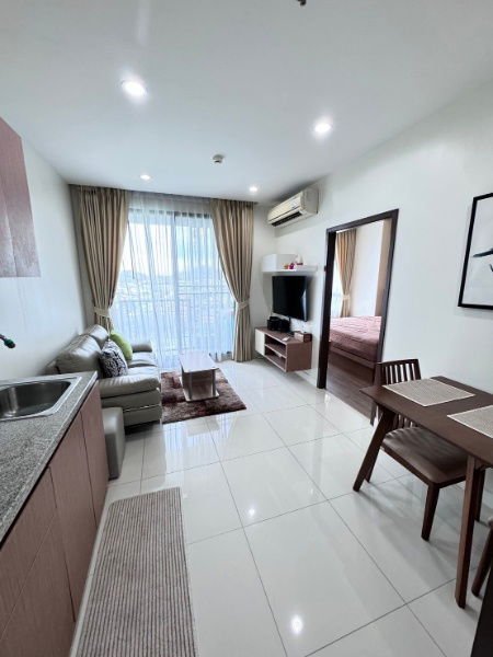 UK01-149 For rent The Sky Condo Sriracha: 1 bedroom | 1 living room | 1 bathroom 10,000 baht/month. 15th floor | 35 sq m. Good atmosphere