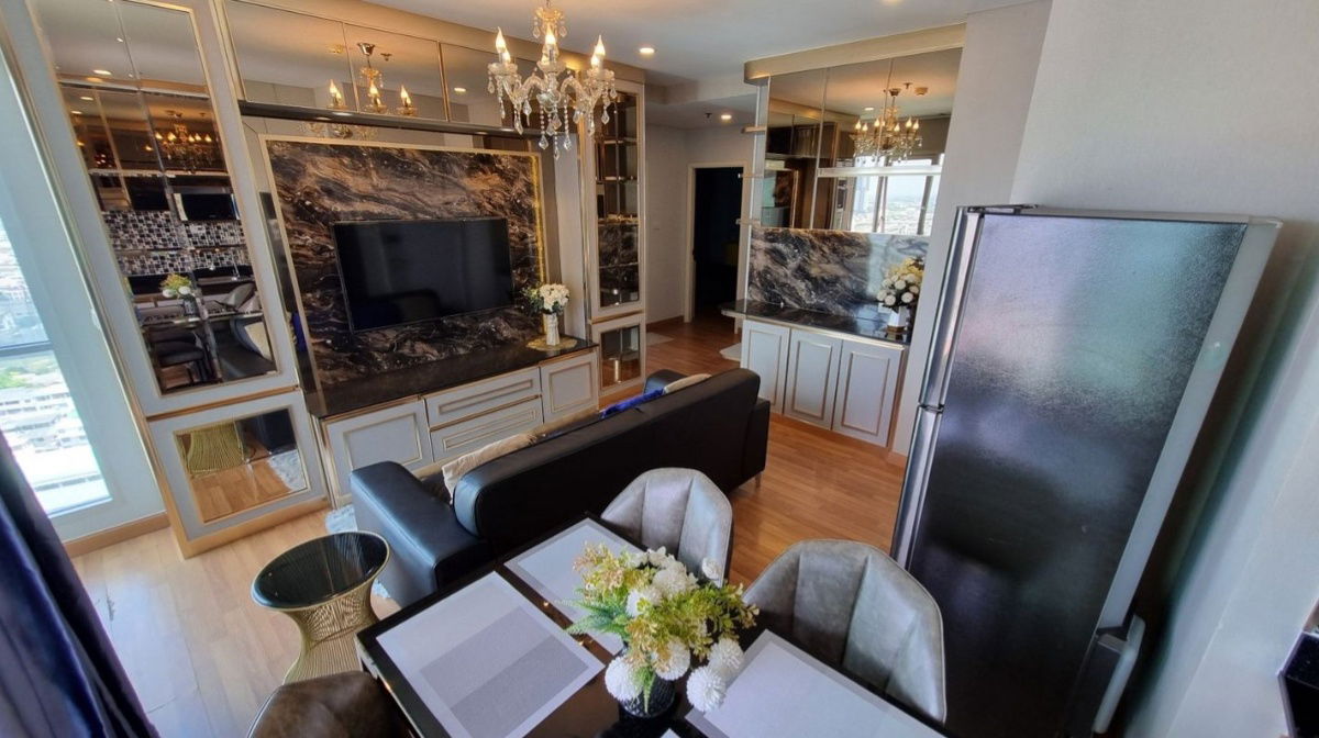 Lumpini Place Ratchada - Sathu    3 bedrooms, 2 bathrooms  2 balconies  28th floor  Size 60.06 square meters