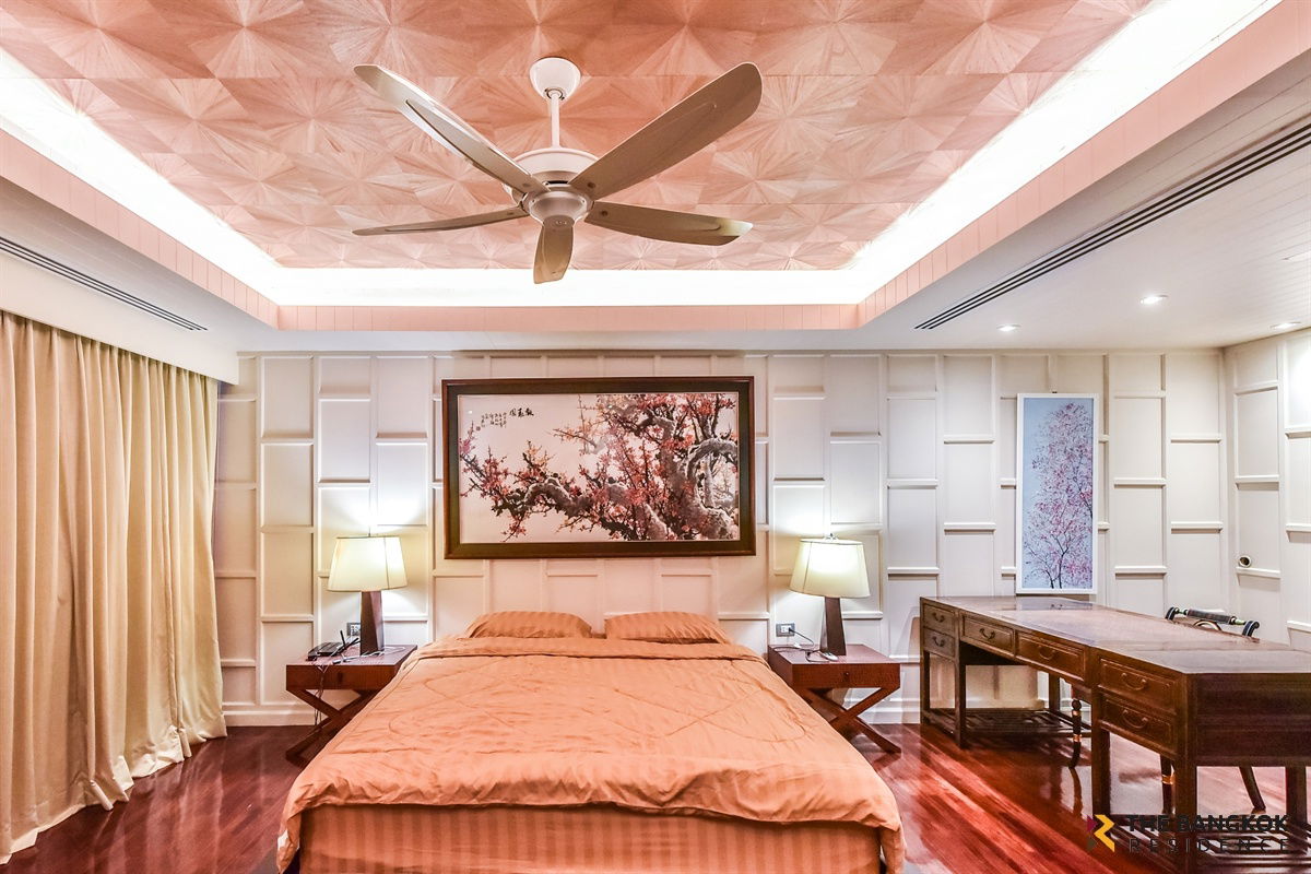 Le bua at State Tower Ultimate Luxury Lifestyle with Convenience near BTS Saphan Taksin