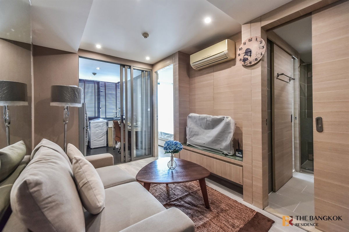 Klass Silom, Prime Location in the Heart of Silom Surrounded by Lush Greenery near BTS Chong Nonsi