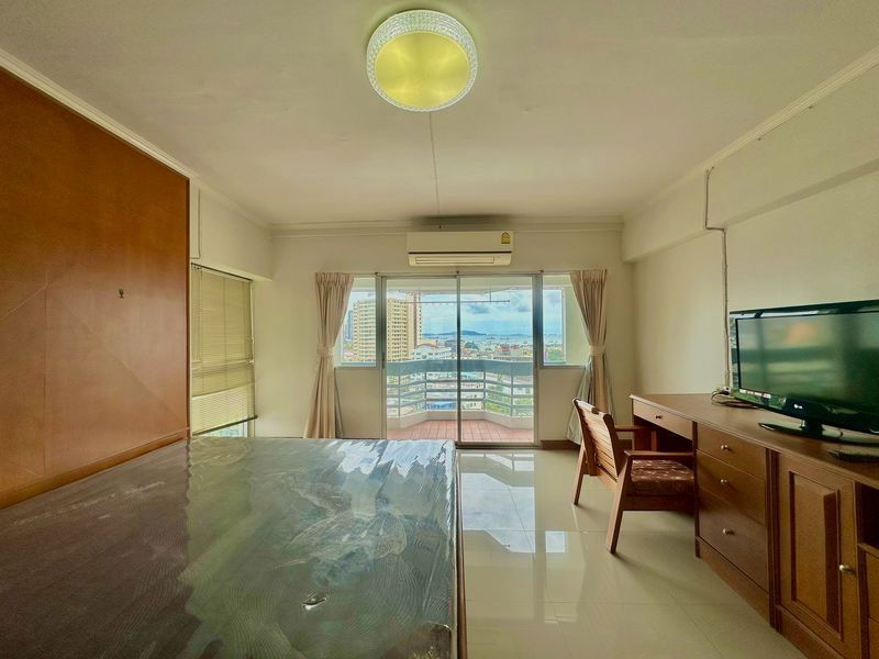 Sriracha Place ၊ မြို့လယ်ခေါင် ၊ Robinson Department Store အနီးတွင် ကွန်ဒိုငှားရန်ရှိသည်။