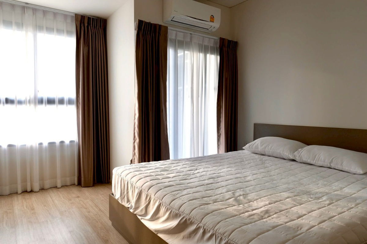 IDEO Sathorn - Wongwian          Yai