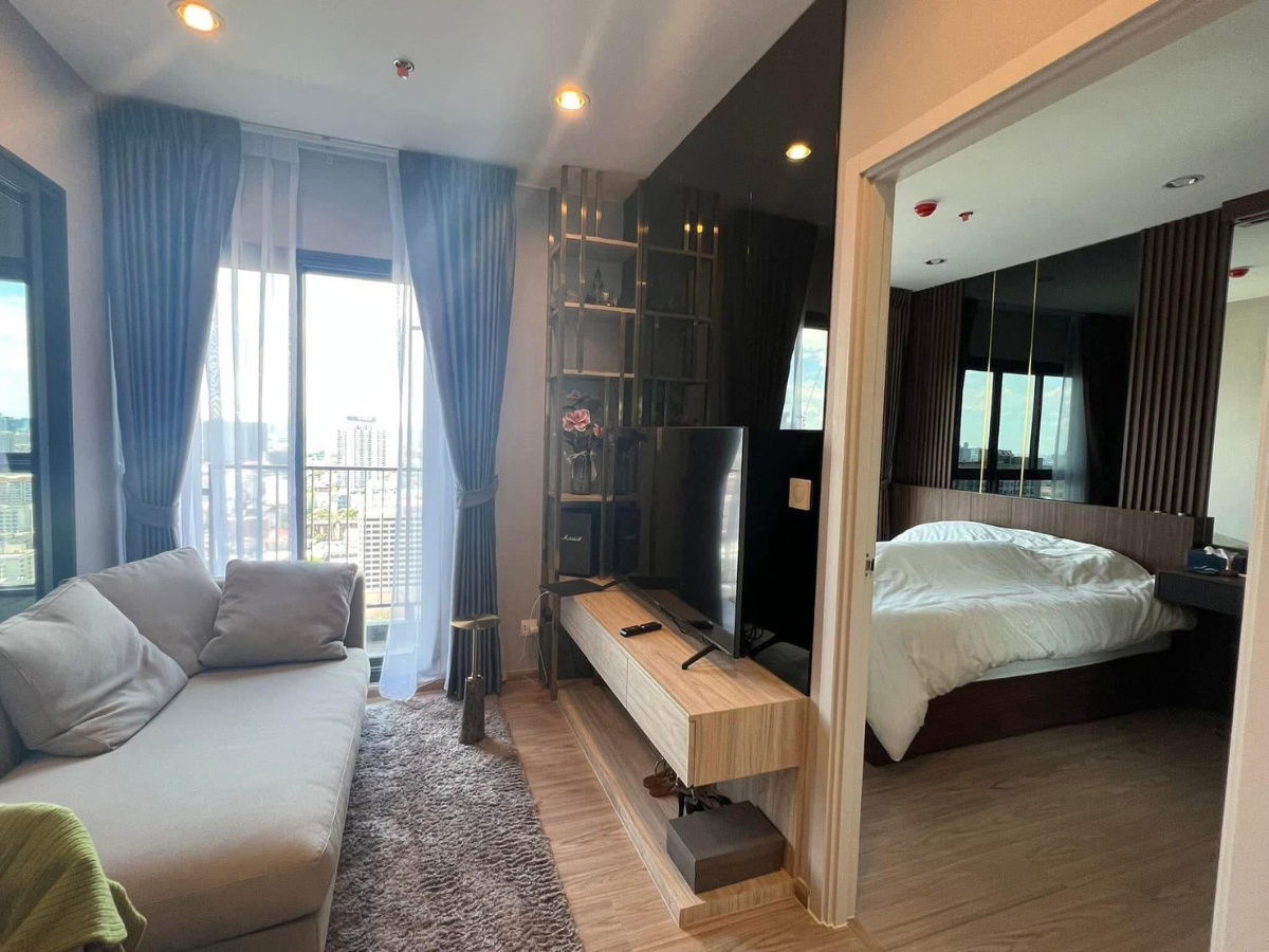 The Tree Hua Mak             Interchange