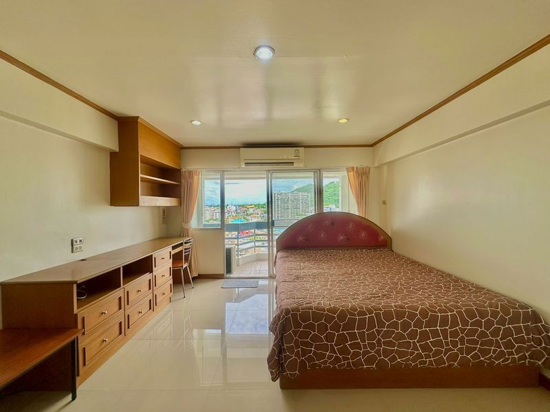 公寓出租，价格便宜，是拉差广场，市中心，罗宾逊百货后面