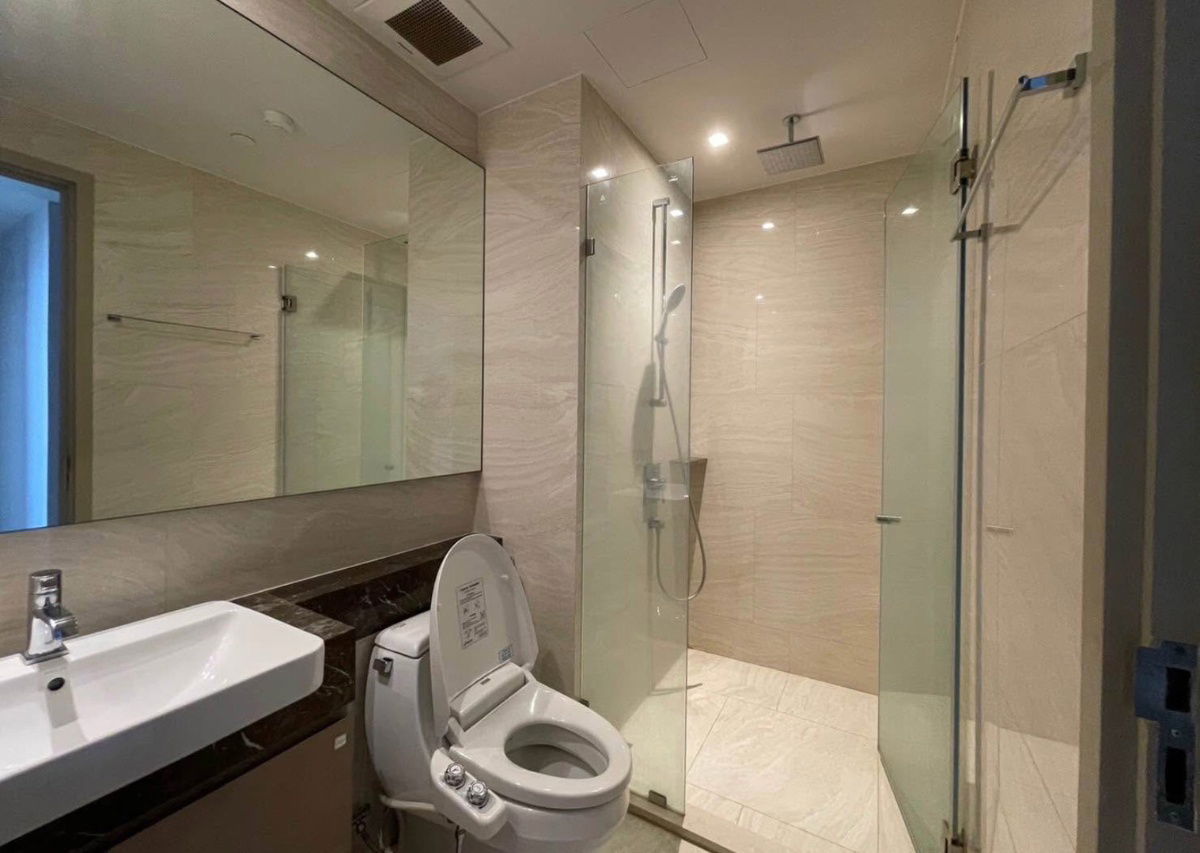 Ashton                         Silom