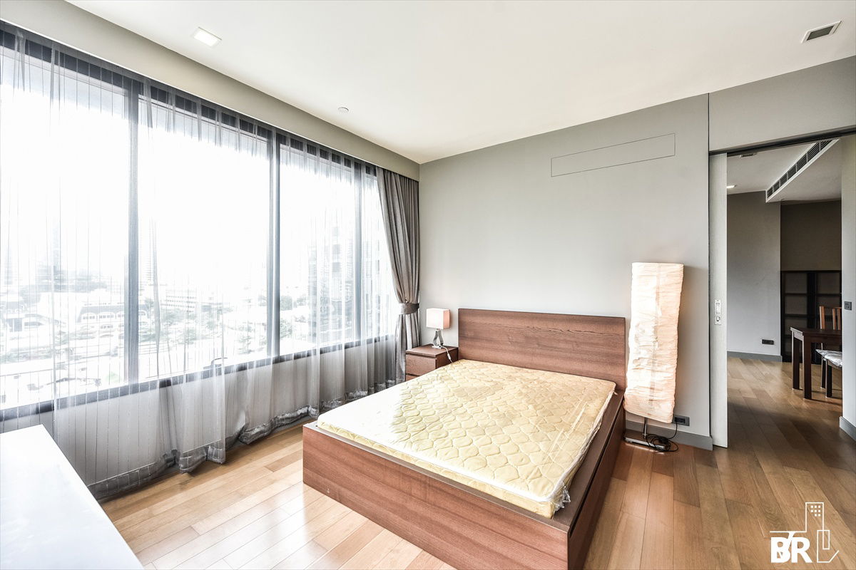M Silom near BTS Chong Nonsi Luxury Condo in Central City Location