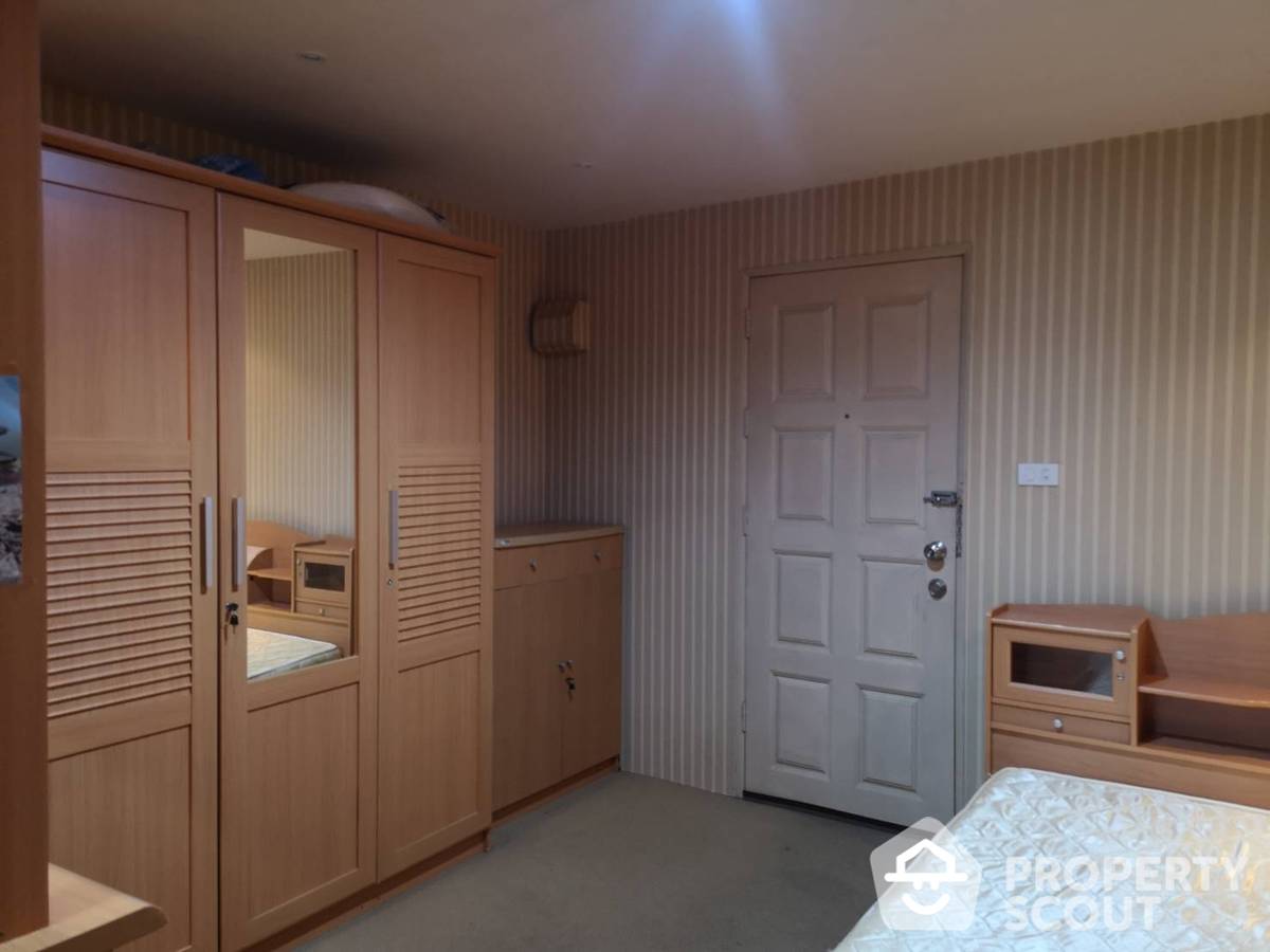 1-BR Condo at Pratunam Prestige Condominium near BTS Phaya Thai (ID 924299)