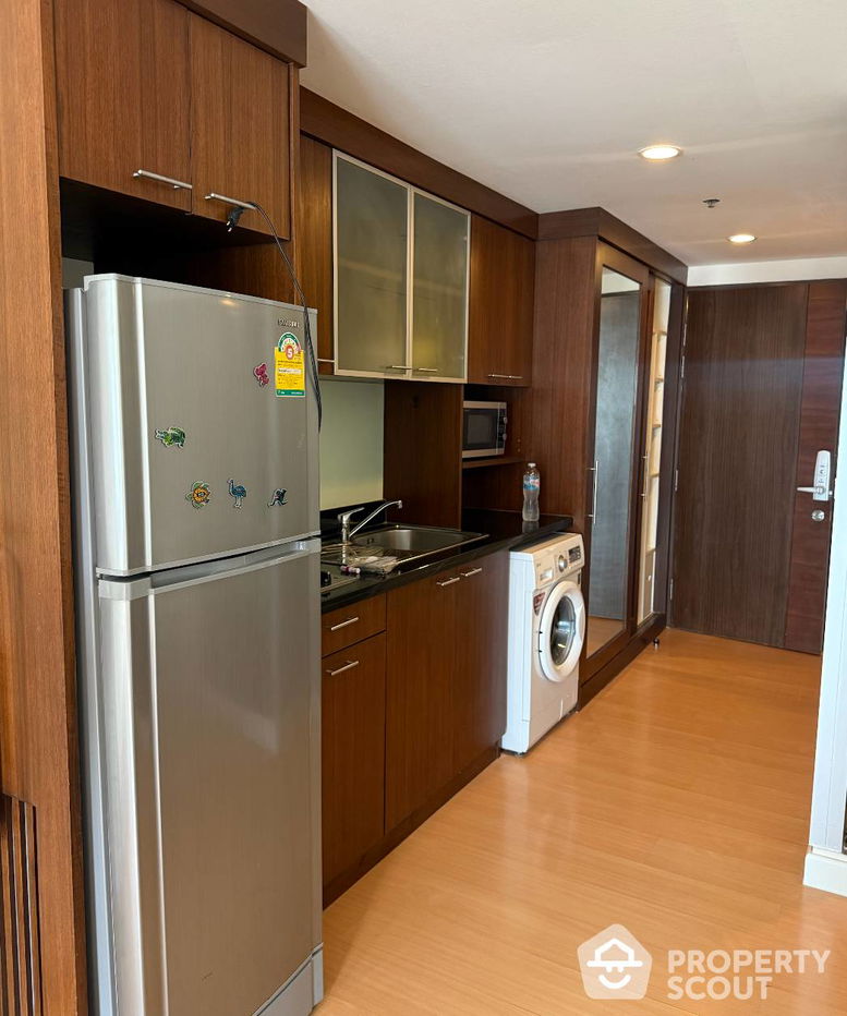 1-BR Condo at The Trendy Condominium near BTS Nana (ID 2163291)