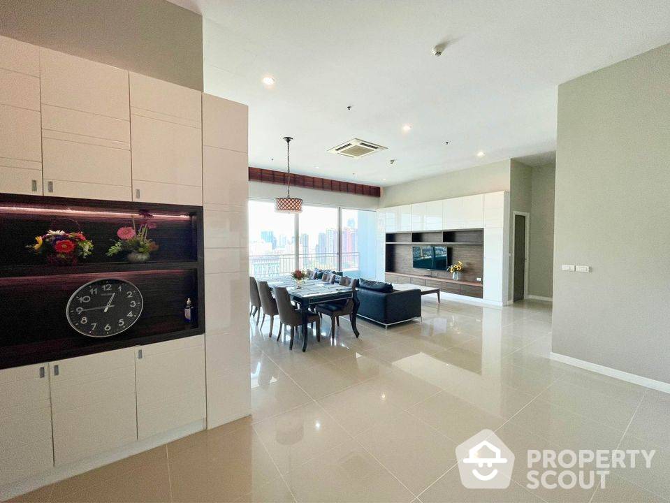 3-BR Condo at Circle Condominium near MRT Phetchaburi (ID 1501297)