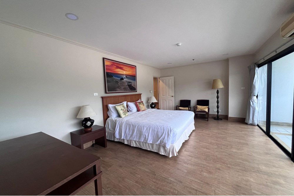 [920081021-136] Patong Tower for rent. Bangla Road. Phuket Thailand