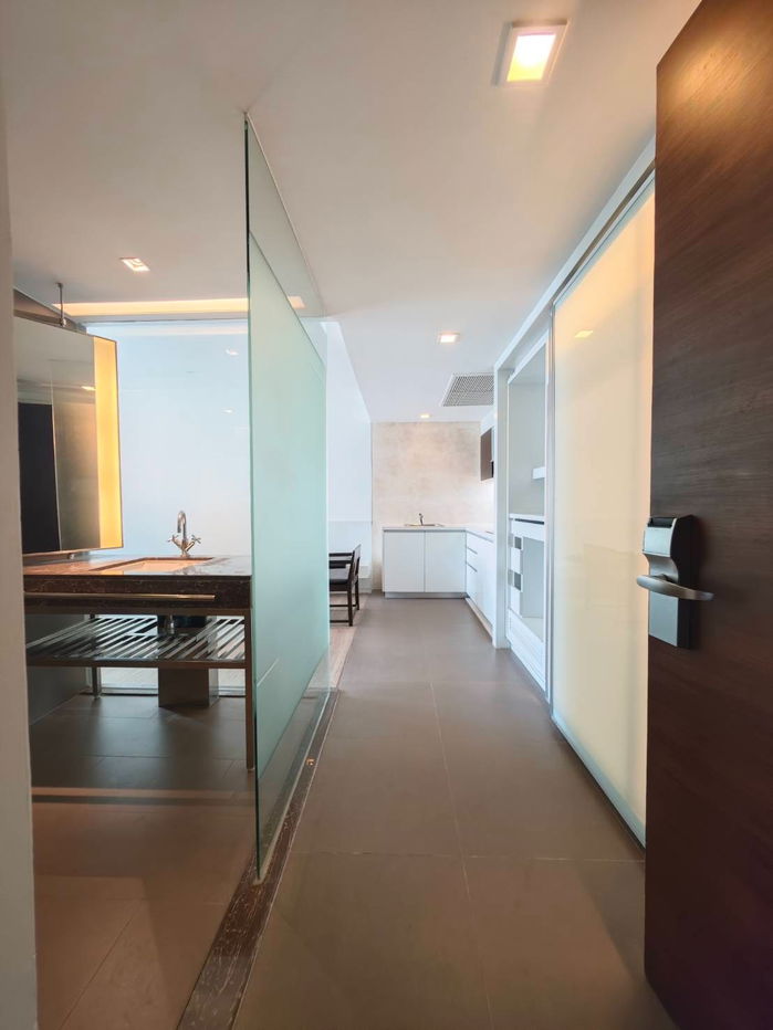 Large 40sqm Studio room at Sathon Heritage Residences twin tower of a 5 start hotel