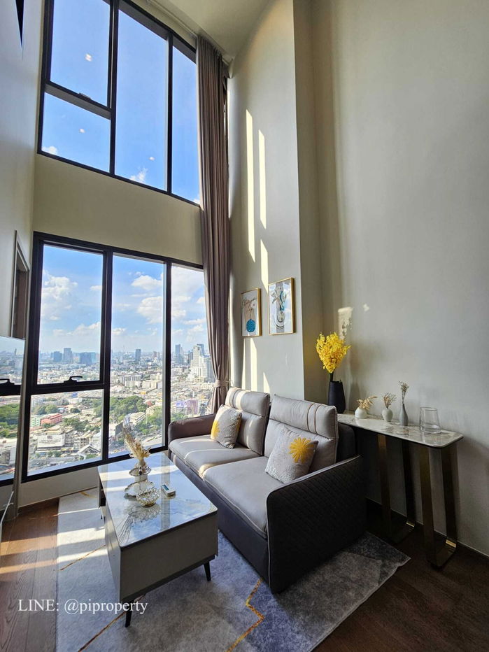 High floor duplex 2 Beds unit for rent in Ideo Q Victory. 0 meter from BTS Victory and century the movie plaza