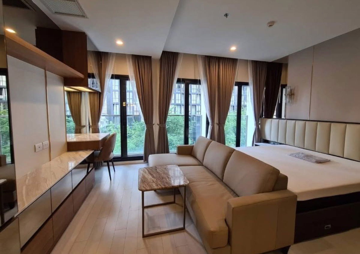 Noble                      Ploenchit