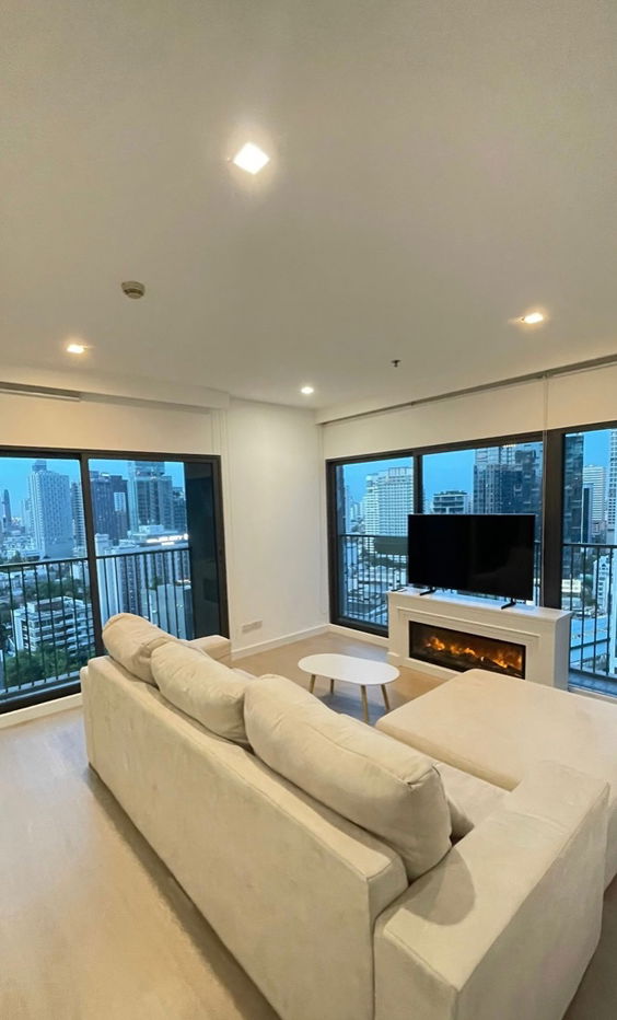 rent: Noble Remix Sukhumvit 36, large room, beautiful, ready to move in, good location, near BTS Thonglor. Interested, add Line @841qqlnr